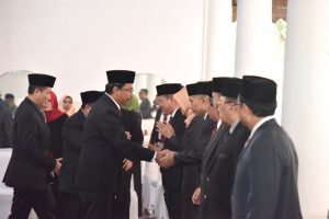 Lantik Pejabat Eselon II dan III, Gus Muhdlor Tekankan Pentingnya Jaga Integritas dan Loyalitas