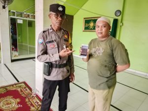 Bhabinkamtibmas Sosialisasikan Aplikasi Polisi Banjar Hebat kepada masayarakat