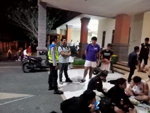 Patroli Biru Polsek Mengwi Imbau Suporter Bola Basket