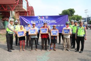 Ops Zebra Candi 2023 Petugas Gelar Bakti Sosial dan Sosialisasi Komunitas Supeltas dan Ojek Online