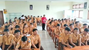 Pemahaman Bahaya Narkoba Gencar Diberikan Polsek Abiansemal Lewat Jum’at Curhat