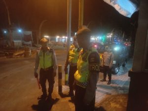 Blue Light Patrol Polsek Abiansemal Sambangi Satpam PT. Aqua Mambal