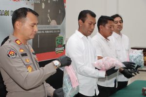 Polrestabes Surabaya Ungkap Peredaran Narkoba, Kurir dan Ribuan Ekstasi Berhasil Diamankan