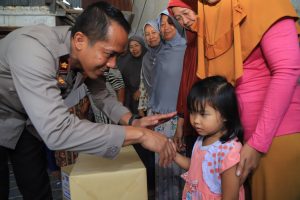 Dengar Keluhan Masyarakat Desa Singosari, Polres Gresik Ajak Masyarakat Jaga Keamanan Lingkungan