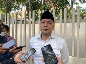 TERAPKAN PENULISAN AKSARA JAWA DI LINGKUNGAN PEMKOT SURABAYA, WALI KOTA ERI CAHYADI: JANGAN LUPA SEJARAH
