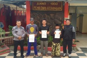 TIGA ORANG WBP RUTAN KELAS IIB BANGKALAN MENDAPATKAN PROGRAM CUTI BERSYARAT