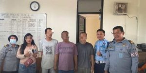 Diselempitkan dalam Kaos Kaki, Perempuan Ini Coba Selundupkan Dua Smartphone ke Rutan Surabaya