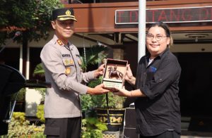 Polres Malang Berikan Apresiasi dan Penghargaan kepada Sutradara Film ‘Message of Kanjuruhan’