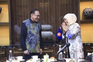 Bertemu PM Malaysia, Gubernur Khofifah Sampaikan Pentingnya Islam Washatiyah Ciptakan Harmoni di Tengah Keberagaman