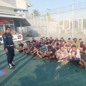 OPTIMALKAN ISI PENGHUNI, 30 NARAPIDANA RUTAN SURABAYA DIPINDAHKAN KE LAPAS PEMUDA MADIUN