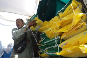 STABILKAN HARGA BAHAN POKOK, PEMKOT SURABAYA GELAR PROGRAM GERAKAN PANGAN MURAH SEBULAN 5 LOKASI