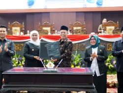 DPRD – Pemprov Jatim Sahkan Raperda Pajak dan Retribusi Daerah Menjadi Perda