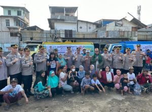 HUT Humas Polri Dirayakan Dengan Berbagi Air Bersih