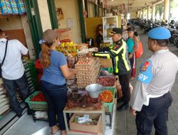 Kapolsek Mengwi Cek Kestabilan Harga Bapokting Dipasar Mengwi