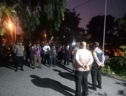 Polisi Banjar Wilayah Serangan Dampingi Staf Kelurahan Serangan Laksanakan Penertiban Penduduk Non Permanen