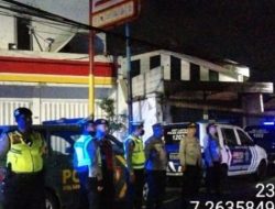 Menghindarkan Kejahatan Seperti Balap Liar Serta Tawuran, Polsek Tambaksari Melaksanakan Patroli