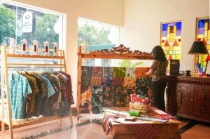 HOTEL MAJAPAHIT SURABAYA MGALLERY GANDENG UMKM LOKAL DI HARI BATIK 2023