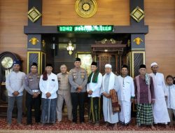 Dengan Safari Jumat Curhat, Kapolsek Menganti Perkenalkan Diri ke Warganya