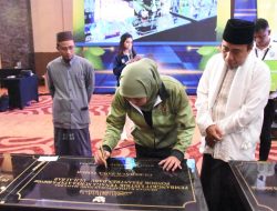 Gubenur Jatim Resmikan Bantuan PLTS untuk 18 Ponpes