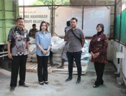 Kejaksaan Negeri Kab. Pasuruan Titipkan Barang Bukti 142 Sak Pupuk