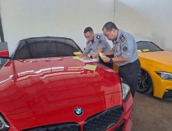 Petugas Rutin Lakukan Pemeriksaan Checklist Perawatan