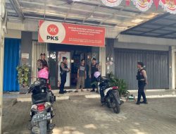 Unit Patroli Sabhara Polres Gresik Sambangi Kantor Partai Cegah Teror Jelang Pilkada