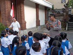 Melalui Kegiatan Polisi Sahabat Anak Polsek Denpasar Barat Dekatkan Polisi Dengan Anak Sejak Usia Dini