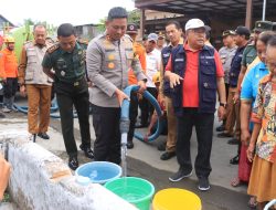 Polres Blitar Kota Bersama Forkopimda Kembali Droping Air Bersih Untuk Warga 