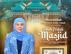Gubenur Khofifah Terima Penghargaan Tokoh Peduli Masjid dari Dewan Masjid Indonesia