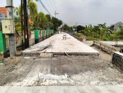Dibeton Gus Muhdlor, Jalan Desa Banjarsari – Damarsih Tidak Lagi Berlubang