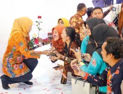 Gubernur Khofifah Dorong Guru Terus Berinovasi dan Berkreasi Hadapi Tantangan Digital