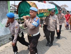 Polres Gresik Gelar Upacara pemakaman anggota polri yang meninggal