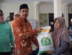 Gus Muhdlor Serahkan Bantuan Beras 10kg kepada 93.635 KPM