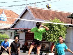 Jaga Kebugaran Fisik, Petugas Dan Warga Binaan Latihan voli Bersama