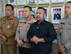 Bupati Gresik Fandi Akhmad Yani Sampaikan Permintaan Maaf atas Ricuh Suporter