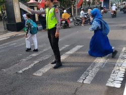 Amankan Lalu Lintas Pagi, Satlantas Polres Bangkalan Pastikan Arus Lancar Terkendali