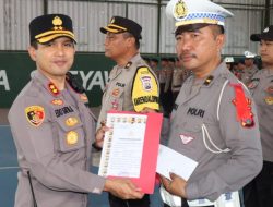 Apresiasi kepada Personil, Kapolres Sumenep Pimpin Apel Penyerahan Reward dan Punishment