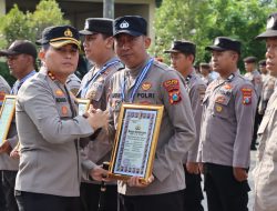 Kapolres Nganjuk Apresiasi Prestasi 23 Anggota Polri dengan Piagam Penghargaan