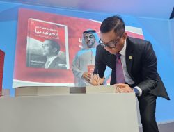 Jadi Inspirasi, Biografi Jokowi Karya Dirut PLN Diluncurkan di Dubai Dalam Bahasa Arab