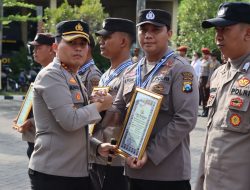 Kapolres Nganjuk Apresiasi Prestasi 23 Anggota Polri dengan Piagam Penghargaan