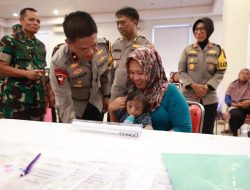 Polda Jatim Bersama Korbinmas Baharkam Polri Gelar Bakti Kesehatan dan Salurkan 15.000 Paket Sembako