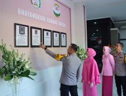 Kapolres Gresik didampingi Ketua Bhayangkari Cabang Gresik Resmikan Kantor Bhayangkari Cabang Gresik