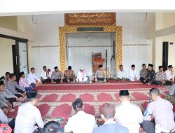 Jumat Curhat Polres Nganjuk, Kapolres Ajak Jamaah Ciptakan Suasana Pemilu 2024 yang Damai