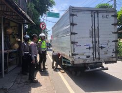 Mobil Box Pecah Ban Ini Yang Dilakukan Kanit Lantas Polsek Mengwi !