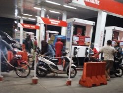 SPBU Pertamina 54.651.68 di jl. Raya Sekarpuro Pakis, Kabupaten Malang Dengan Bebas Melakukan Pengisian BBM Bersubsidi ke Para Pegimbal dan Pelangsir Secara Berulang