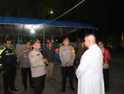 Kapolres Bondowoso mengecek perayaan natal di beberapa gereja