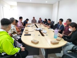 Cairkan Keluh Kesah Masyarakat, Polsek Denbar Laksanakan Jumat Curhat Didealer Kawasaki Denpasar 