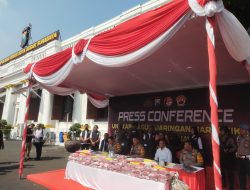 Satresnarkoba Polrestabes Surabaya Berhasil, Mengamankan Tersangka Kurir Pengiriman Jaringan Narkotika Jenis Sabu Sumatera – Jawa