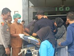 Tolong Korban Laka Lantas, Kapolres Bangkalan Bawa Korban Langsung ke RSUD Syamrabu