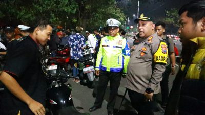 Malam Pergantian Tahun Polres Pelabuhan Tanjungperak Tindak Puluhan Knalpot Brong di Suramadu